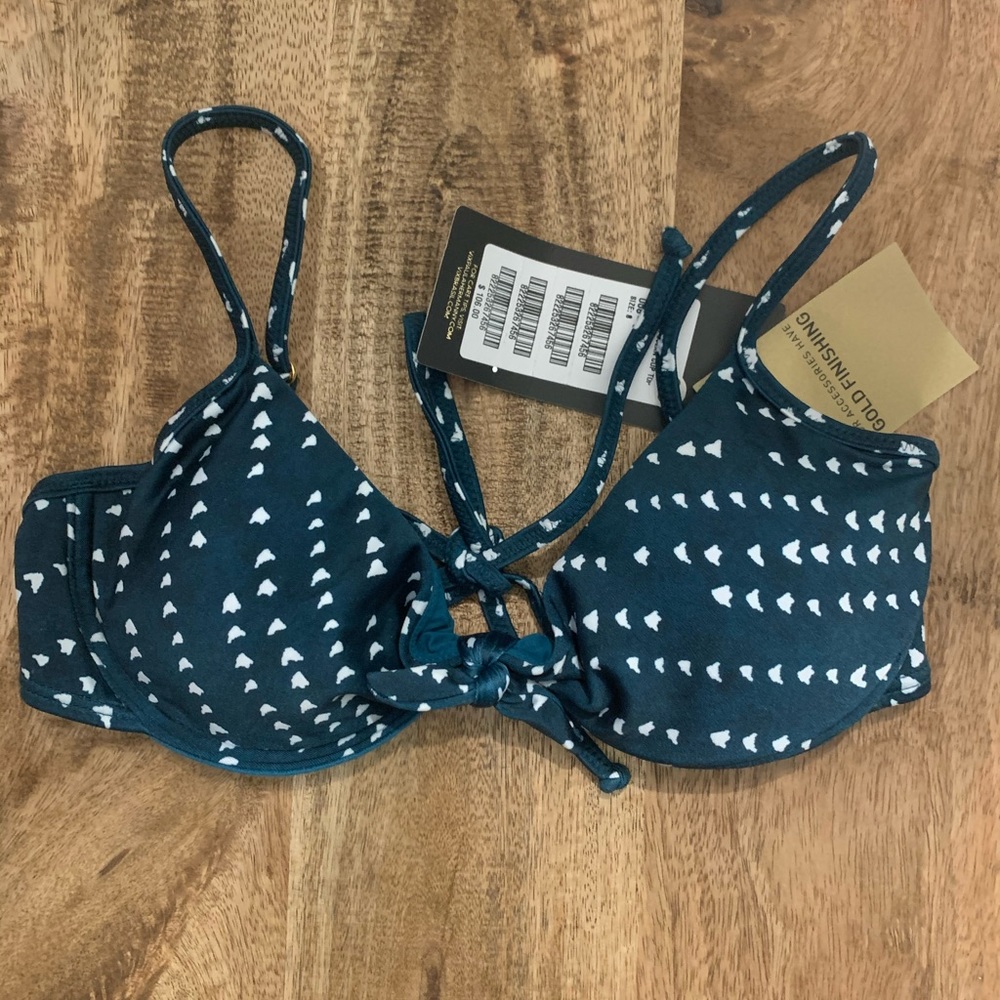 Beautiful and cute bikini top. 125